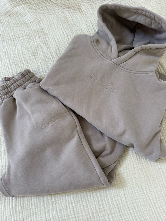 Comfrt Tops - Comfort Comfrt Hoodie Sweatshirt